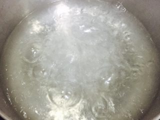 5、芝麻芦笋凉拌面,烧一锅开水