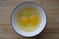 5、鲜蛋饺,两个鸡蛋打散