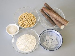 1、美龄粥,准备好做需要的食材。