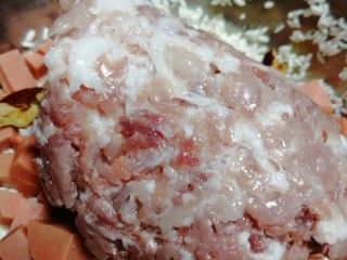 7、娃娃们喜欢吃的鲜肉火腿红枣粽子,加肉肉