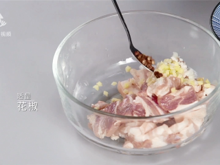 7、火锅店的酥肉吃不够？在家也能做的美味零食,适量花椒