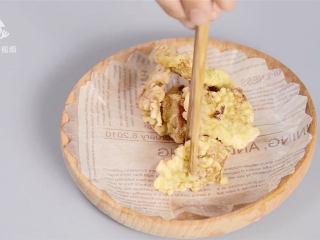 19、火锅店的酥肉吃不够？在家也能做的美味零食,装盘