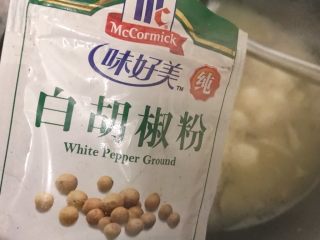 17、肉菜咸汤圆2,加白胡椒粉。