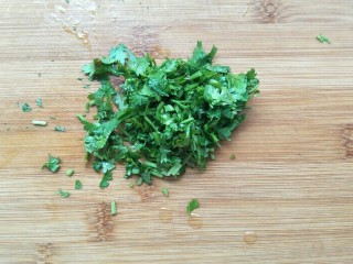 10、水煮肉片,香菜切末备用