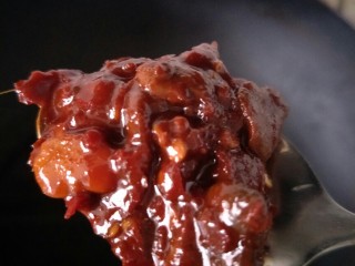 14、水煮肉片,捞出花椒加入郫县豆瓣酱炒