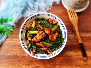 10、蒜苗盐煎肉,家常下饭菜！