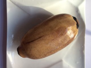 7、猪肉莲藕饺子,准备一节莲藕洗净。