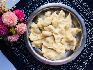 16、猪肉莲藕饺子,出锅，搭配上腊八醋口水直流，盘子秒光。