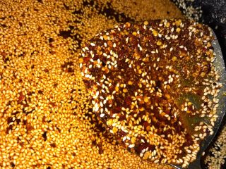 10、香辣豆干,酱料熬出味道之后，就可以关火了。