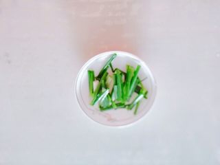 11、秋冬大锅菜,小葱切段。