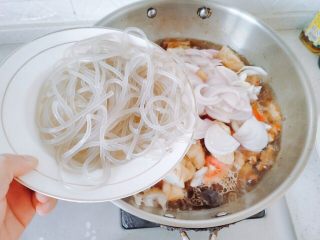 19、秋冬大锅菜,加红薯粉条。