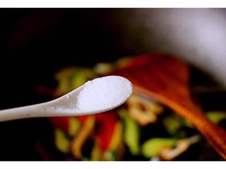 10、扇贝海鲜杂蔬羹,加入海盐