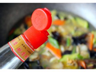 15、扇贝海鲜杂蔬羹,淋上芝麻油即可……