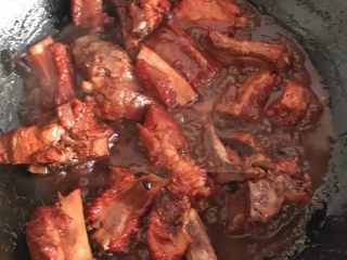 18、花雕酒香排骨:有颜值又美味的宴客菜,慢慢小火收汁