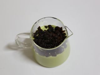 9、牛油果脆皮雪糕,加入加州葡萄干