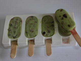 13、牛油果脆皮雪糕,脱模备用