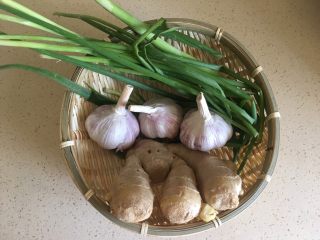 2、油泼辣子（辣椒油）,葱姜蒜