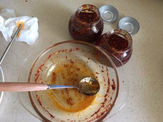 18、油泼辣子（辣椒油）,放凉后放入罐中 放冰箱保存 