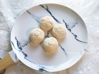 18、奶黄冰皮月饼,成品图