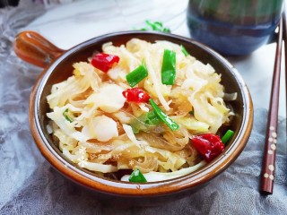 15、卷心菜炒粉丝,卷心菜香甜脆嫩。