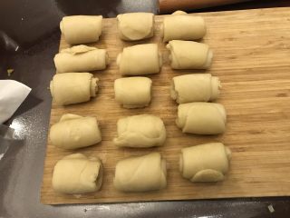 17、鲜肉榨菜烤包子,松弛15分钟