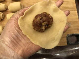 21、鲜肉榨菜烤包子,包入馅儿