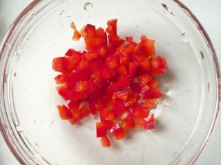 7、蒜蓉蒸大虾,剁好辣椒粒