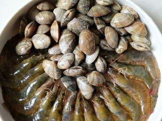 13、蒜蓉蒸大虾,花甲铺在剩余区域