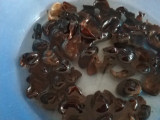 10、番茄火锅,黑木耳提前泡开。