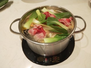 25、番茄火锅,煮开锅就可以吃了。