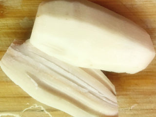 6、莲藕鸡丁,莲藕切丁备用