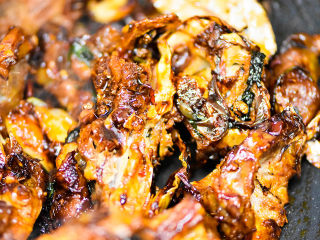 10、风干羊肉火锅,炒十来分钟，羊肉香味炒出来。