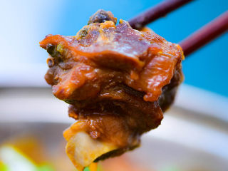 17、风干羊肉火锅,羊肉看着还是不错的。