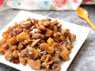 13、家常干煸辣子鸡（微辣版） 宴客必备硬菜 百分百复制饭店口味,成品图，迫不及待要开吃了。