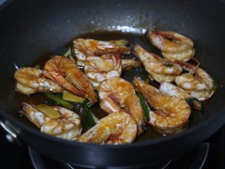 16、红烧虾,收汁至浓稠即可