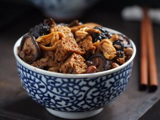 18、四喜烤麸,美味的本帮美食四喜烤麸就完成了。