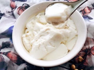 8、自制爽滑豆花,白花花的豆花吹弹可破。
