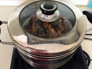 28、豉香蒸排骨,放入蒸锅，大火烧开后小火慢蒸40分钟