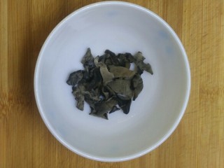 1、蚂蚁上树-肉沫炒粉丝,黑木耳