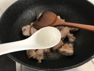 8、糖醋排骨～轻松快手版,加入白糖3勺