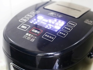 4、红烧豆腐盖饭,盖上开启煮饭模式。