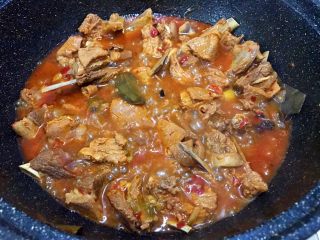 18、秘制川香羊排焖萝卜,待到羊肉快软的时候