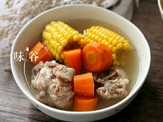 13、把春天喝进胃里的（田园猪骨汤）,一锅清甜的田园猪骨汤就煲好了哦。习惯性的来个特写，色诱一下亲们的味觉。