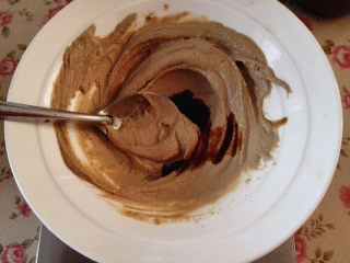 3、好吃的火锅蘸料,加入一品鲜再次搅拌均匀，