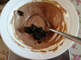 5、好吃的火锅蘸料,加入韭菜花拌匀，