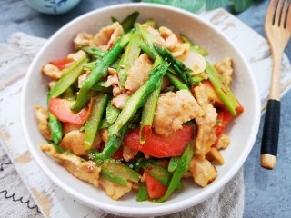 13、芦笋炒肉片,颜色艳丽又好吃!