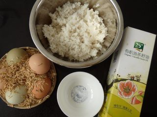 2、金镶玉炒饭,各材料