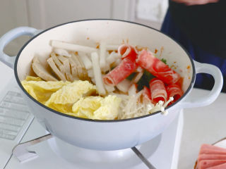 9、部队火锅,放入牛肉卷