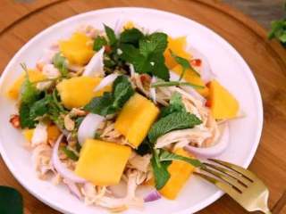 8、水果入菜，风味绝妙——酸辣芒果鸡丝,开动~！