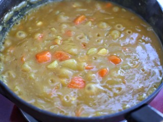 11、鸡肉咖喱饭,再次煮开至汤汁粘稠关火即可